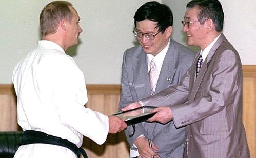 Putin na judistické akci v Japonsku, 2000.