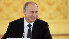 Vladimir Putin si nebere vůči Clintonové servítky
