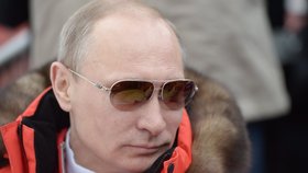 Maverick? Vladimir Putin s brýlemi na paralympiádě v Soči
