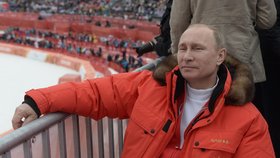 Švihák Putin při mužském super G na paralympiádě