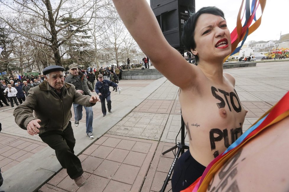 Další nahý protest proti Putinovi, tentokrát v Simferopolu