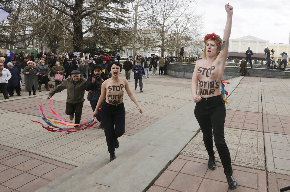 Další nahý protest proti Putinovi, tentokrát v Simferopolu