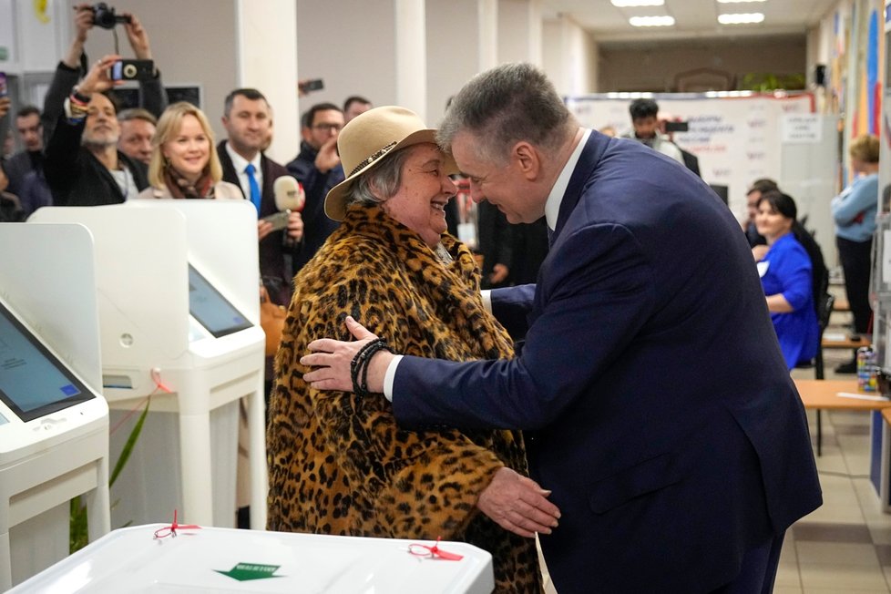 Volby v Rusku: Leonid Sluckij volil spolu se svou matkou (16.3.2024)