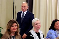 Kamarádka čečenského lídra i členky administrativy: Jak to bylo s Putinovou schůzí ‚matek‘? Byla to šaráda?