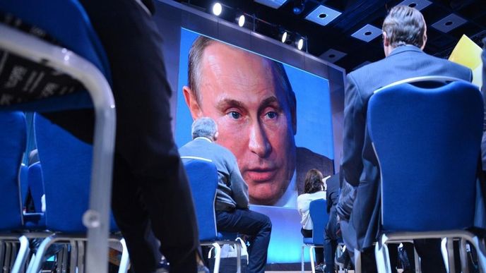 Vladimír Putin na obří tiskové konferenci v Moskvě.