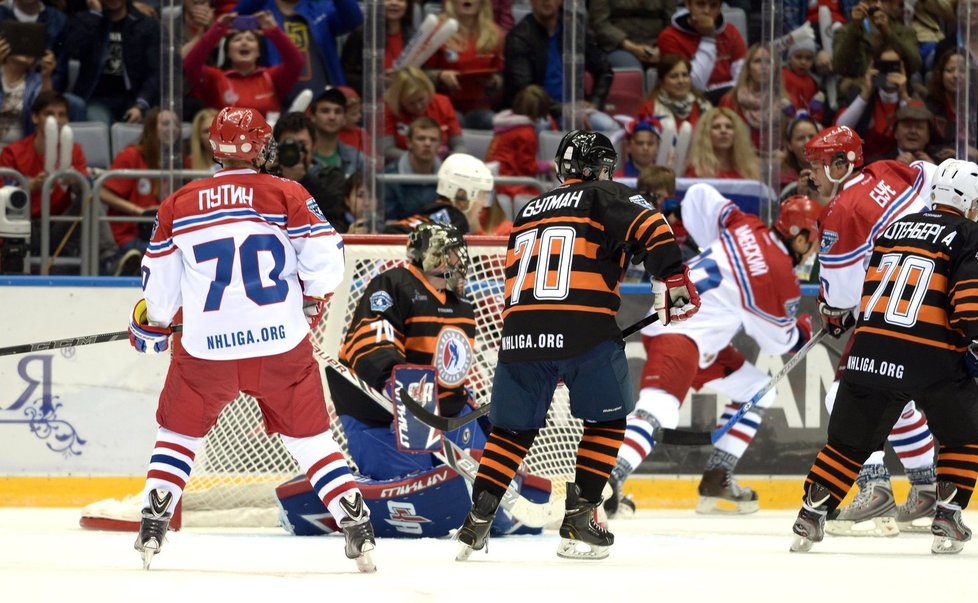 Putin má v NHL (Noční hokejová liga) dres č. 70.