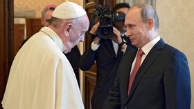 Setkání Putina a Františka se neslo v duchu míru.