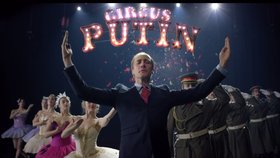 Komik trhá rekordy s parodií na Putina.
