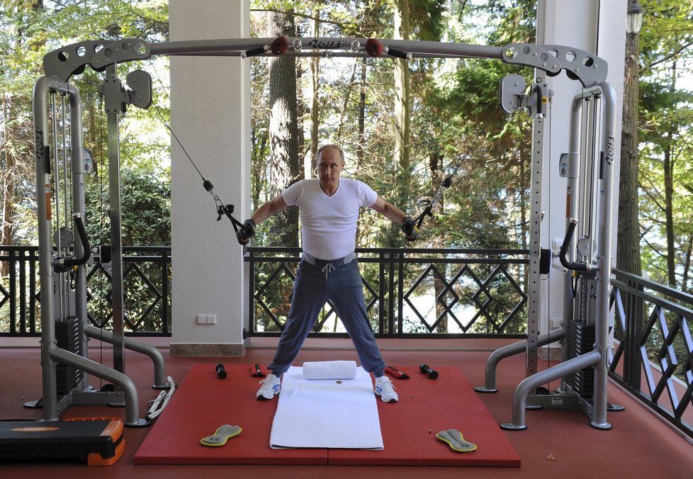 Ruský prezident pracuje na své postavě.