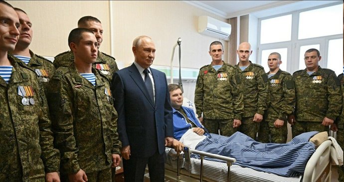 Putinova návštěva ve vojenské nemocnice Mandryka (říjen 2025)