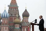 Ruský prezident Putin na Rudém náměstí, kde o víkendu policisté zatkli 10 lidí při vzpomínkové akci na okupaci Československa