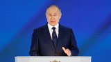 Putin vyzval Rusy k očkování. Před hosty bez roušek ohlásil přídavky na děti a tepal Západ