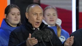 Vladimir Putin se setkal s Rusy na Rudém náměstí v Moskvě.
