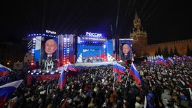Vladimir Putin se setkal s Rusy na Rudém náměstí v Moskvě (18. 3. 2024)