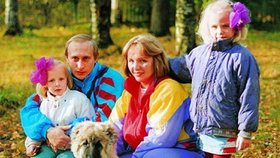 Putin v šusťákovce, s exmanželkou a šéfem na dovolené: Finové vytáhli z archivu retro video