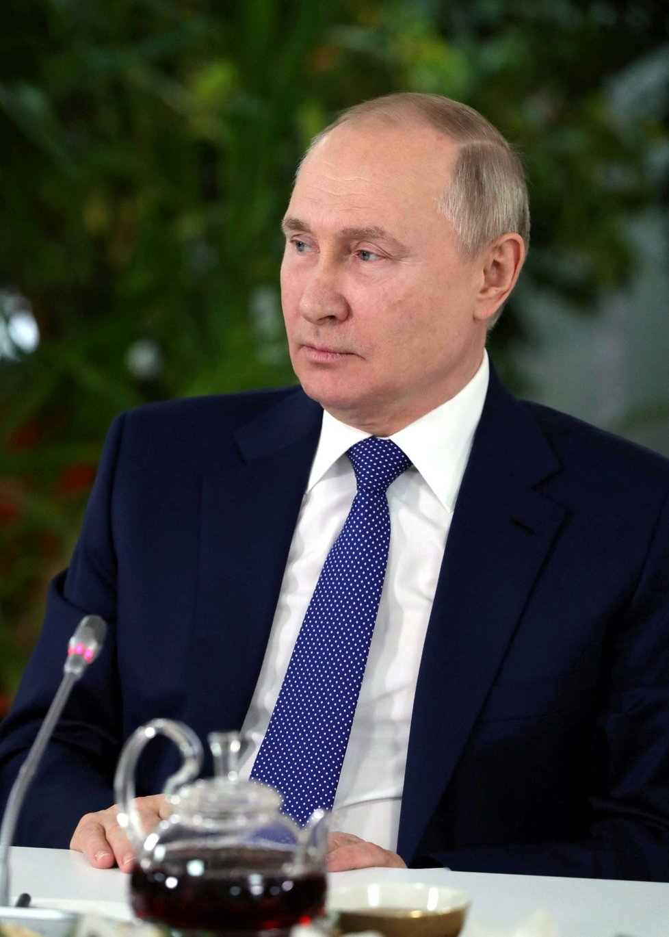 Ruský prezident Vladimir Putin při rozhovoru s letuškami Aeroflotu (5. 3. 2022)