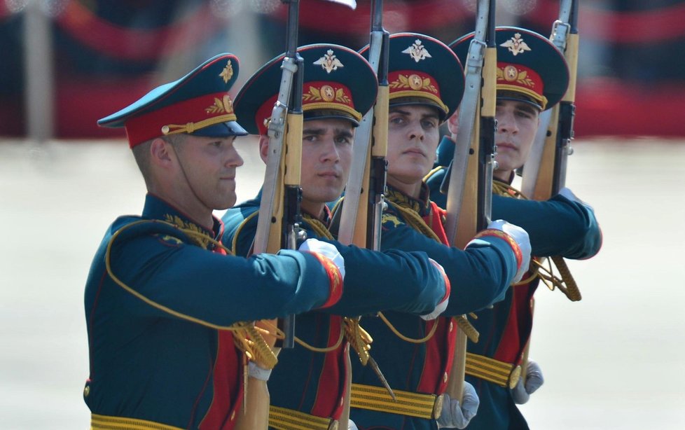 Vladimir Putin požádal o možnost použití ruské armády za hranicemi Ruska.