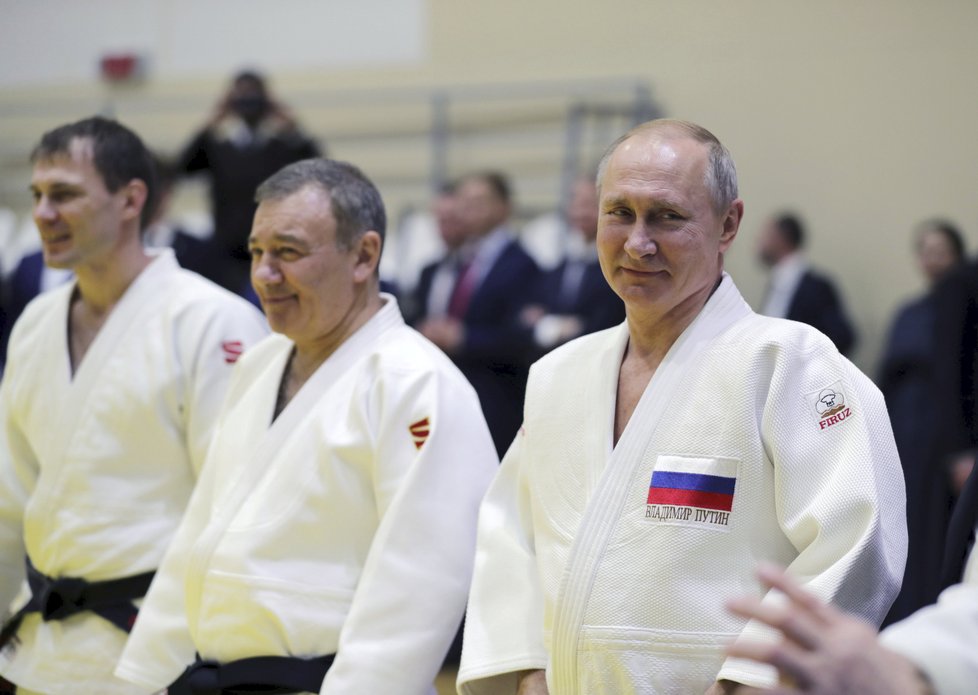 Vladimir Putin se rád ukazoval v kimonu jako judista.