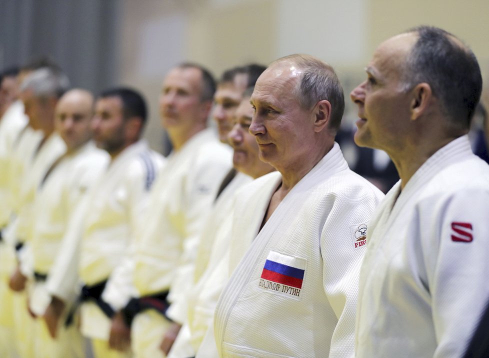 Ruský prezident Vladimir Putin vyrazil na trénink juda, zranil si přitom palec. (14. 2. 2019)