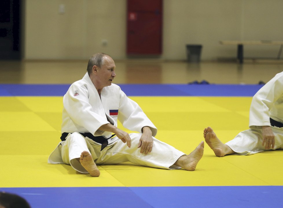 Ruský prezident Vladimir Putin vyrazil na trénink juda, zranil si přitom palec. (14. 2. 2019)