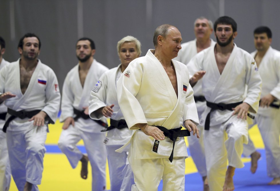 Ruský prezident Vladimir Putin vyrazil na trénink juda, zranil si při tom palec (14.2 2019)