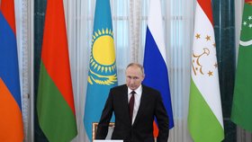 Vladimir Putin na neformálním summitu lídrů Společenství nezávislých států v Petrohradu (7.10.2022)