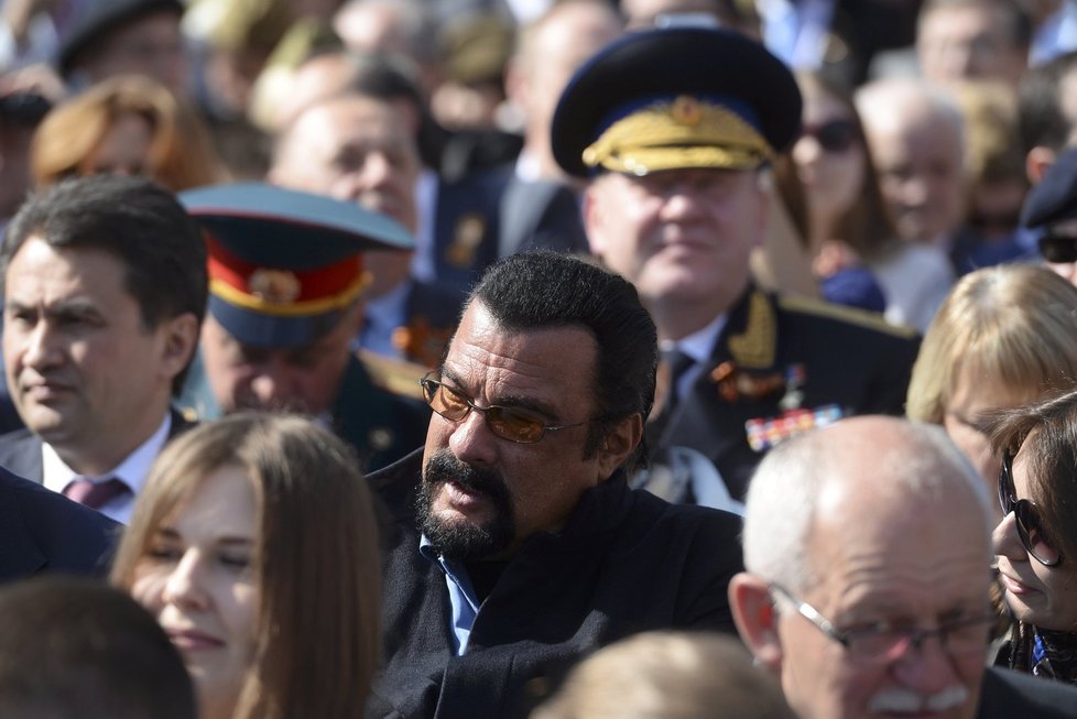 Steven Seagal na přehlídce na Rudém náměstí v Moskvě