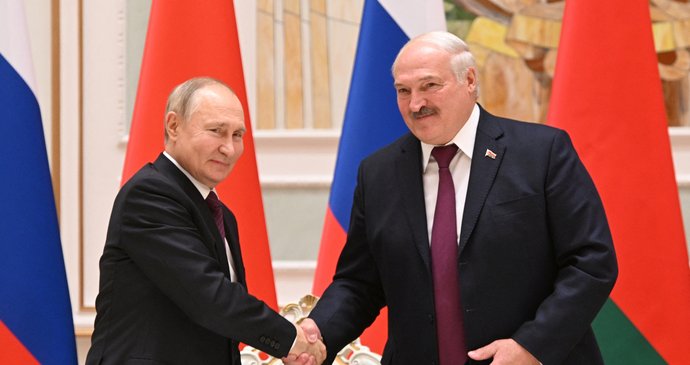 Loukachenko avec Poutine à ses côtés : « Nous sommes des co-agresseurs, les gens les plus dangereux de la planète ! »