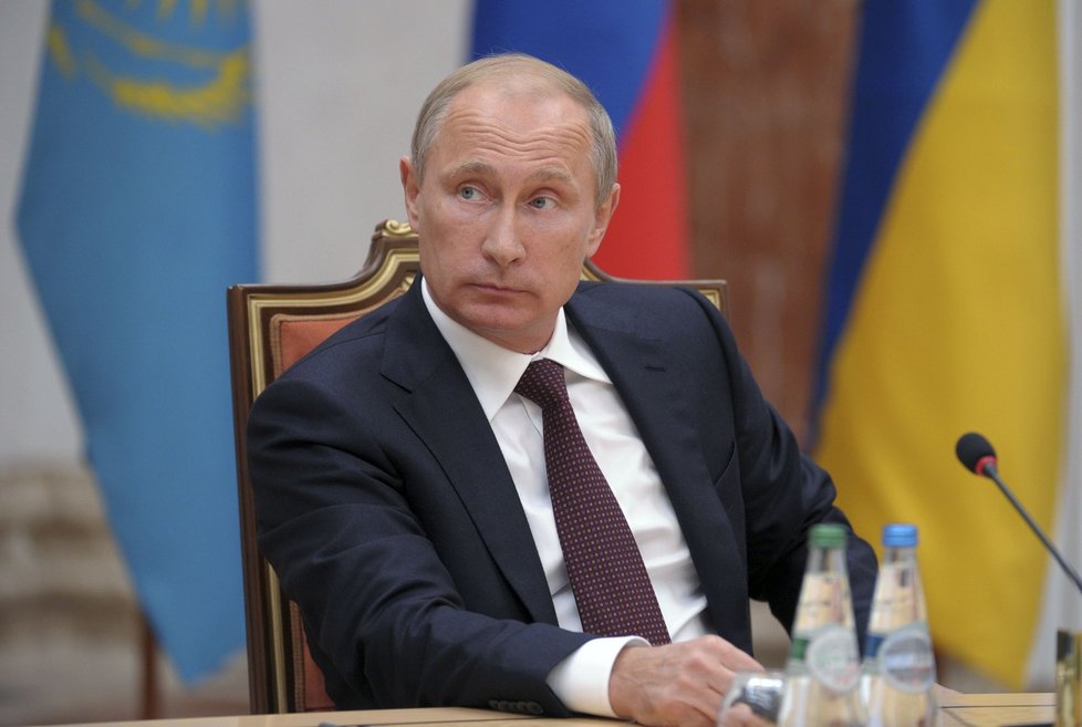 Vladimir Putin při jednání v běloruském Minsku, kde vystoupil i ukrajinský prezident Porošenko