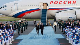 Putina v Kazachstánu vítal prezident Tokajev (květen 2026)