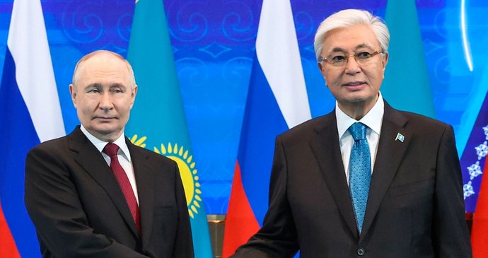 Putina v Kazachstánu vítal prezident Tokajev (květen 2026)