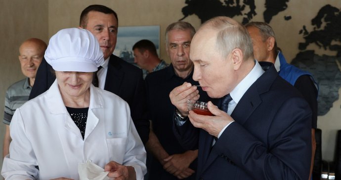 Putin při inspekční cestě na Dálný východ navštívil i Kurilské ostrovy (13.8.2026)