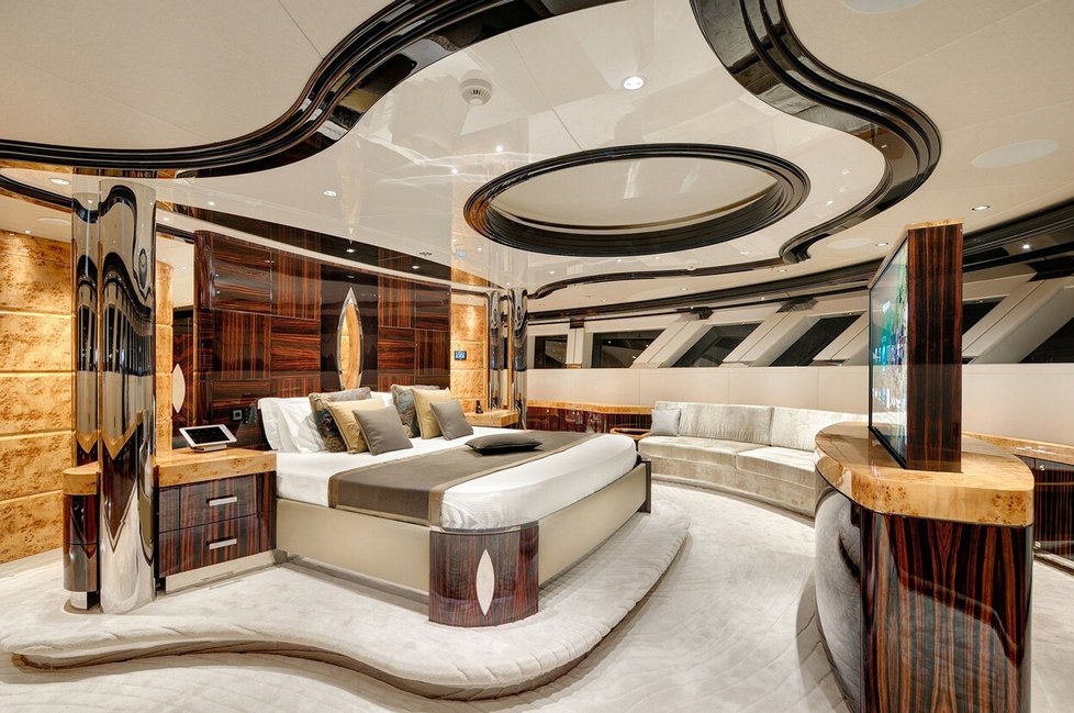Luxusní jachta Victoria prý patří Vladimiru Putinovi.