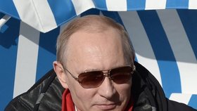 Vladimir Putin u svařáku: Chvilka klidu během kontroly olympijských areálů v Soči