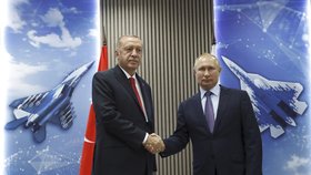 Vladimir Putin přivítal v Moskvě tureckého prezidenta Erdogana, jednali mj. o Sýrii, stíhačkách i zbraních