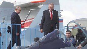 Vladimir Putin přivítal v Moskvě tureckého prezidenta Erdogana, jednali mj. o Sýrii, stíhačkách i zbraních