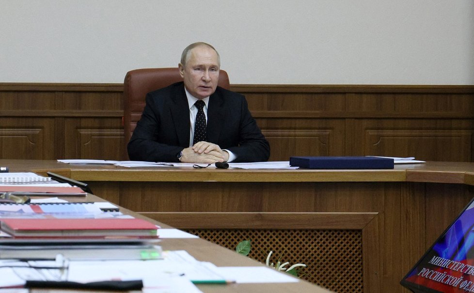Ruský prezident Vladimir Putin byl podle svého mluvčího zkontrolovat velitelství ruských sil, které řídí boje na Ukrajině (17.12.2022).