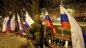 Rozhodnutí Putina o uznání Doněcké lidové republiky: Oslava proruských aktivistů v ulicích Doněcku (21.2.2022)