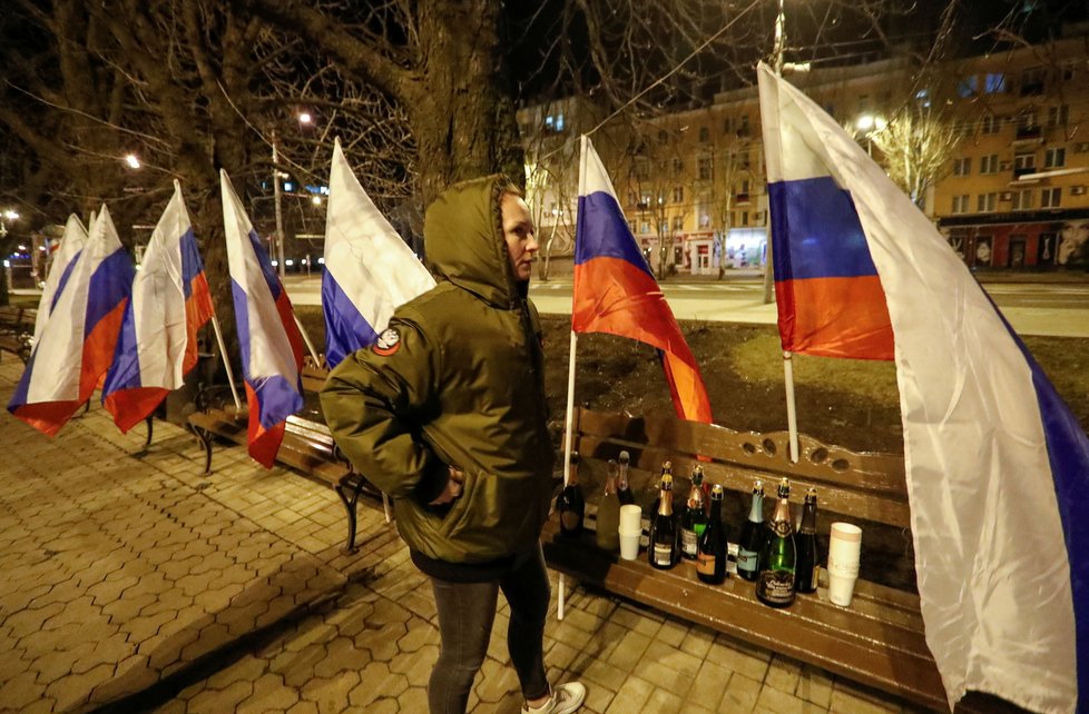Rozhodnutí Putina o uznání Doněcké lidové republiky: Oslava proruských aktivistů v ulicích Doněcku (21. 2. 2022)
