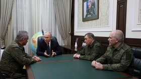 Ruský prezident Vladimir Putin ve štábu řídícím tažení proti Ukrajině (10. 11. 2023)