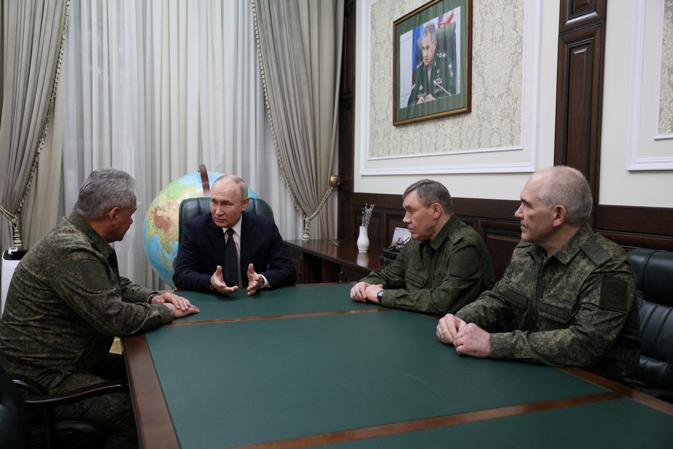 Ruský prezident Vladimir Putin ve štábu řídí tažení proti Ukrajině (10.11.2023)