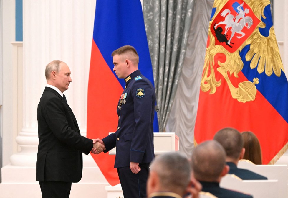 Ruský prezident Vladimir Putin rozdal vyznamenání za účast v bojích na Ukrajině (2.8.2023).