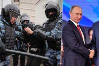 Putin rozdával metály. Na ruský svátek se policie střetla s demonstranty, 20 zadržených