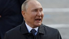 Ruský prezident Vladimir Putin a jeho oteklý obličej.