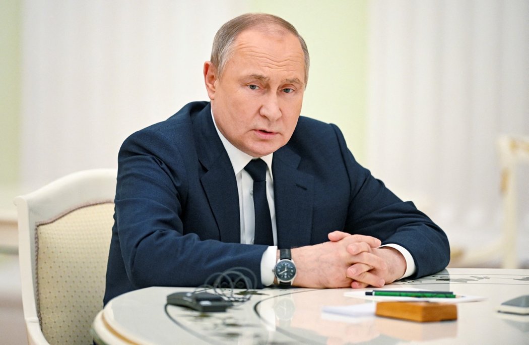 Ruský prezident Vladimir Putin na jednání s generálním tajemníkem OSN António Guterresem (26.4.2022)