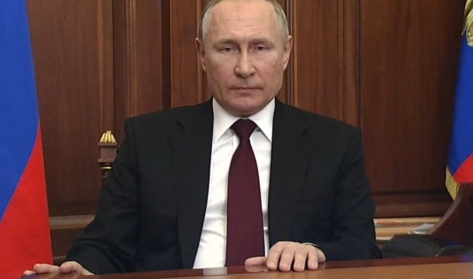 Vladimir Putin během projevu (21.2.2022)