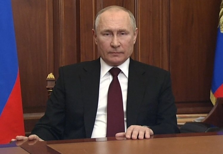 Vladimir Putin během projevu (21.2.2022)