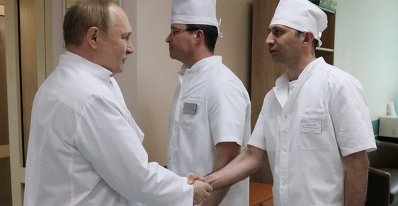 Podle expertů trpí Putin rakovinou, HIV, neštovicemi, diabetem, plynatostí i výtokem z&nbsp;pochvy 