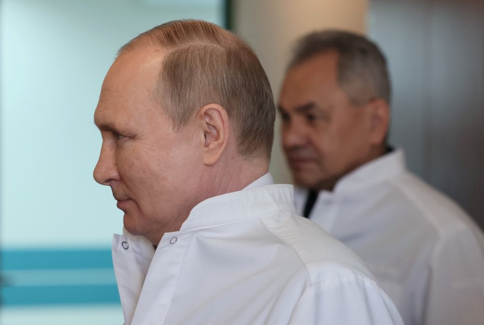 Ruský prezident Vladimir Putin navštívil v nemocnici raněné ruské vojáky (25.5.2022)