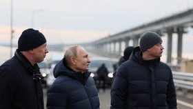 Ruský prezident Vladimir Putin na kontrole Kerčského mostu (5. 12. 2022)